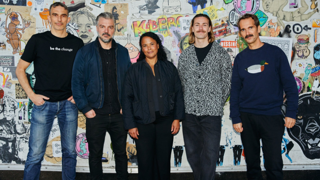 Lemonaid strukturiert sich zur AG um - v.l.: Lemonaid-GründerPaul Bethke mit den Aufsichtsratsmitgliedern Prof. Dr. Markus Beckmann, Christoph Korittke, Aileen Puhlmann und Jackson Irvine - Quelle: Lemonaid